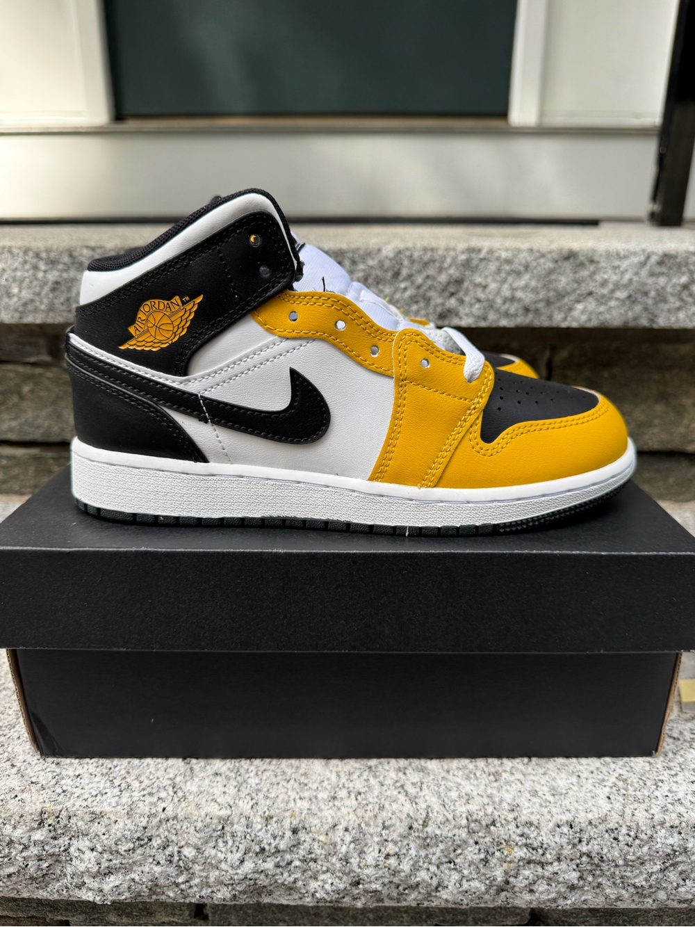 Air Jordan 1 Mid GS Yellow Ochre Black White Sneakers 4Y DQ8423-701 NIB